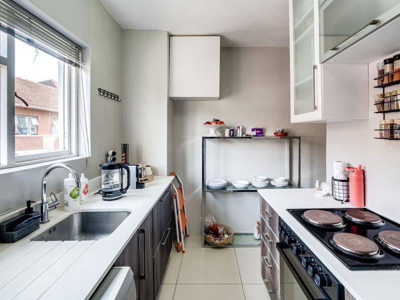 Apartment To Rent in Green Point, Cape Town - Photo 9