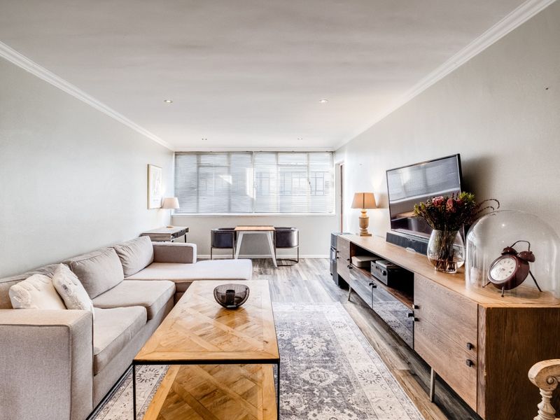 Apartment To Rent in Green Point, Cape Town - Photo 4