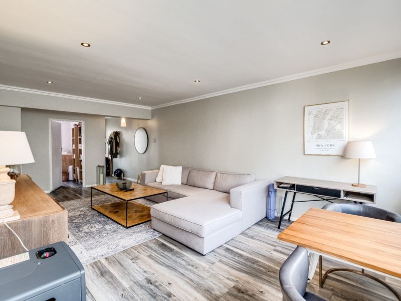 Apartment To Rent in Green Point, Cape Town - Photo 5