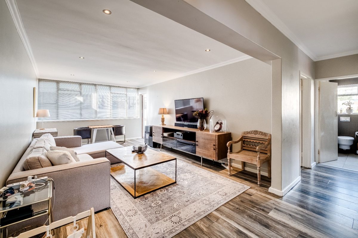 Apartment To Rent in Green Point, Cape Town - Photo 3