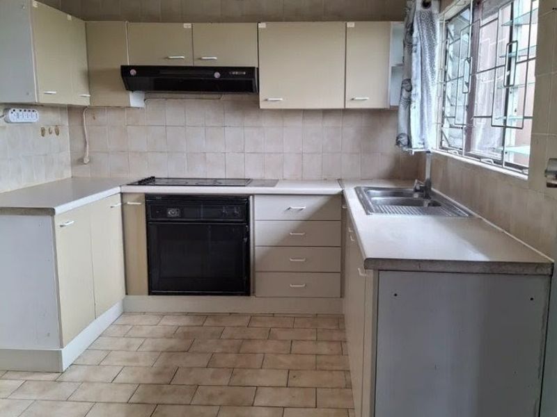 Harbour view apartment For Sale in Bluff , Durban, KwaZulu Natal - Photo 3