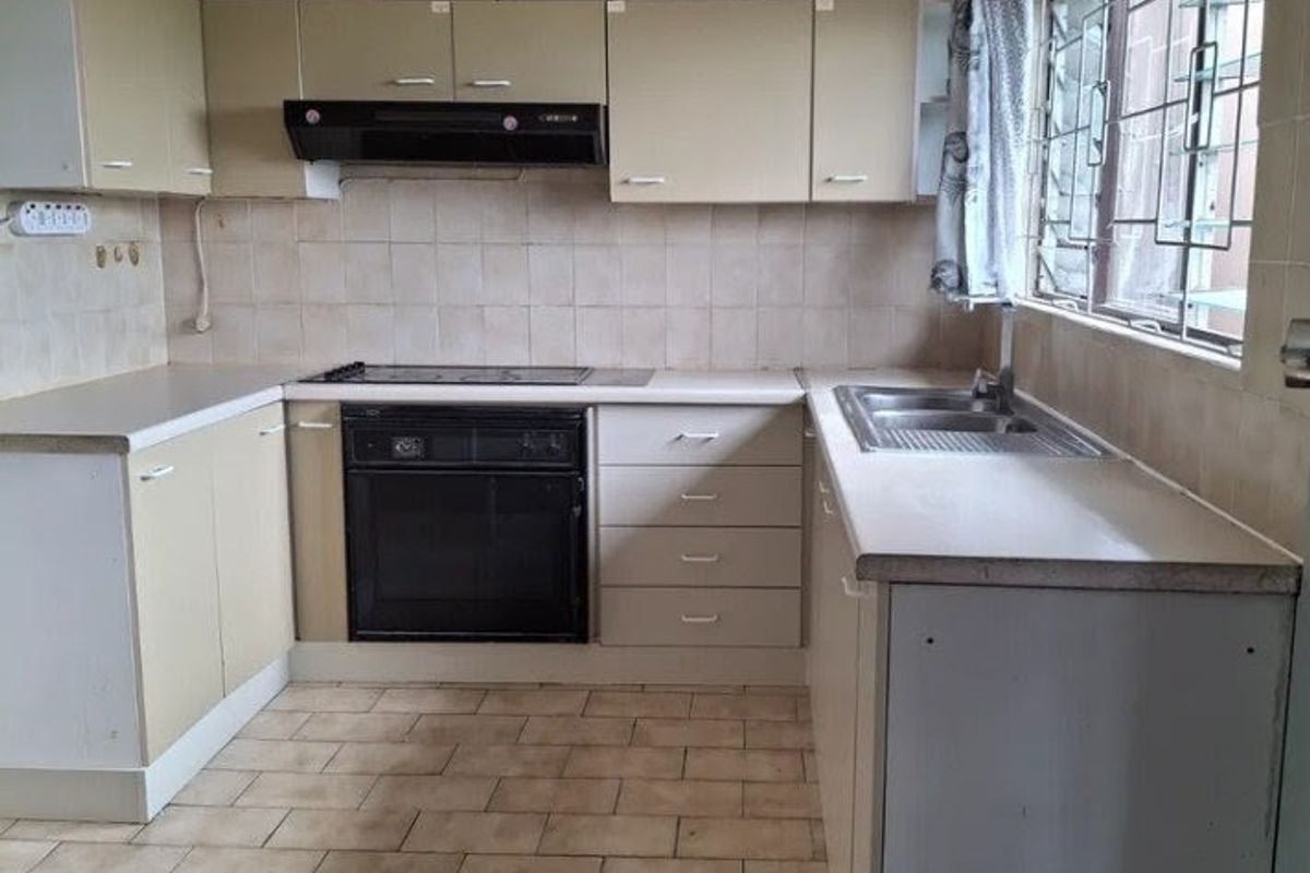 Harbour view apartment For Sale in Bluff , Durban, KwaZulu Natal - Photo 3