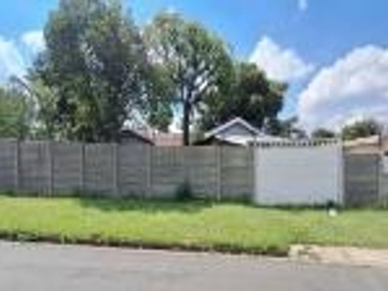 House For Sale in Mindalore, Krugersdorp - Photo 1