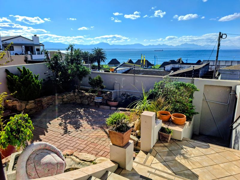Timeless Coastal Charm with Panoramic  Views - Photo 3