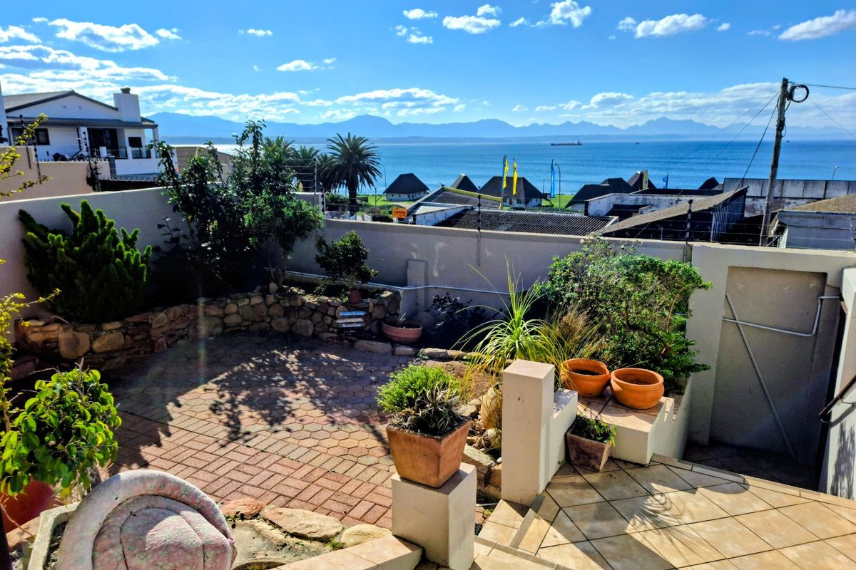 Timeless Coastal Charm with Panoramic  Views - Photo 3
