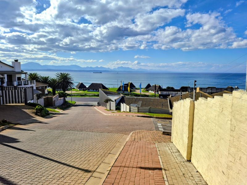 Timeless Coastal Charm with Panoramic  Views - Photo 4