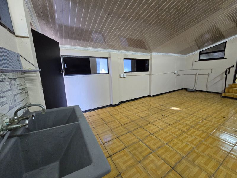 Family HOME with lots of potential and a Garden Cottage - Photo 9