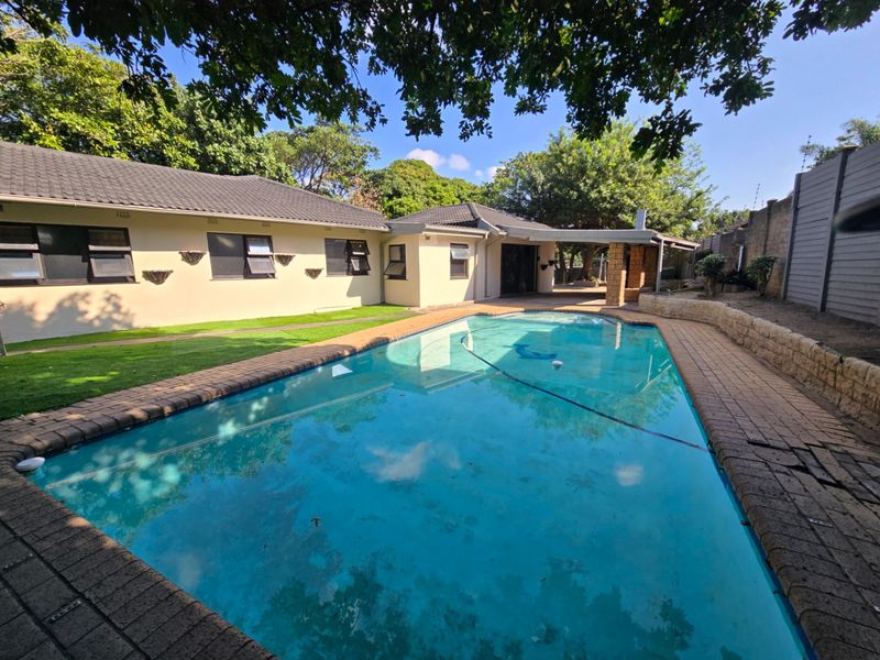 Family HOME with lots of potential and a Garden Cottage - Photo 2