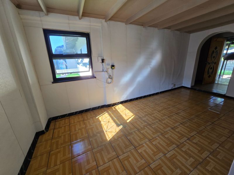 Family HOME with lots of potential and a Garden Cottage - Photo 4
