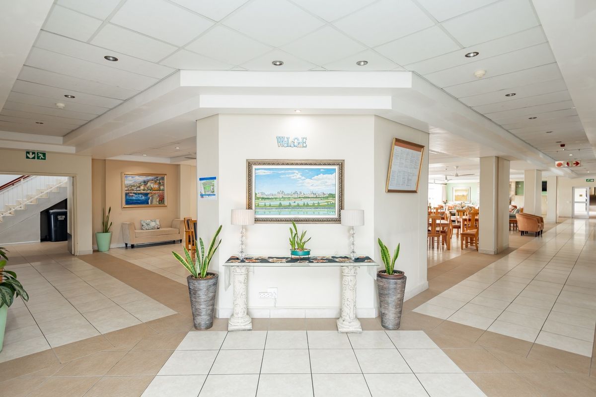 Elegant Sectional Title Retirement Apartment with Tranquil Bowling Green Views - Photo 2