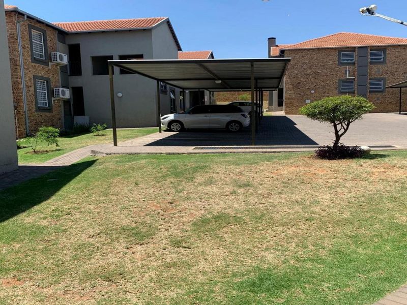 Apartment For Sale in Ruimsig, Roodepoort - Photo 10