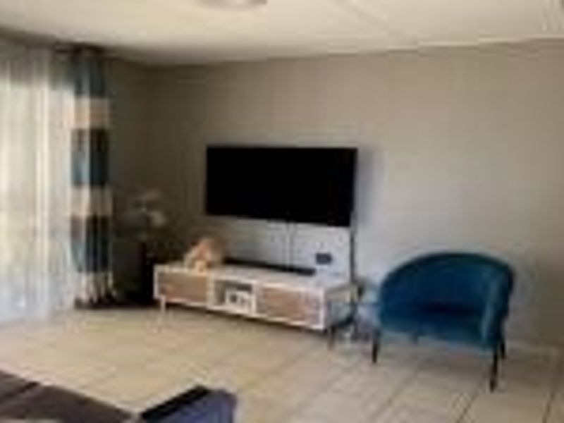 Apartment For Sale in Ruimsig, Roodepoort - Photo 5
