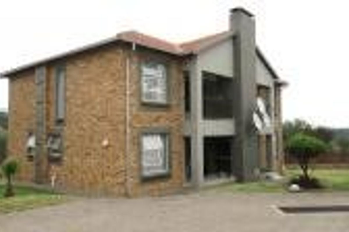 Apartment For Sale in Ruimsig, Roodepoort - Photo 2