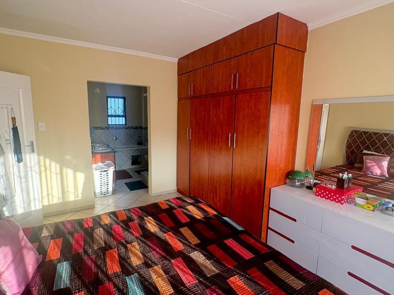 3 Bedroom House For Sale in Magaliesberg Country Estate, Amandasig, Akasia - Photo 10