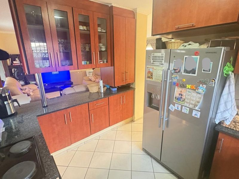 3 Bedroom House For Sale in Magaliesberg Country Estate, Amandasig, Akasia - Photo 8