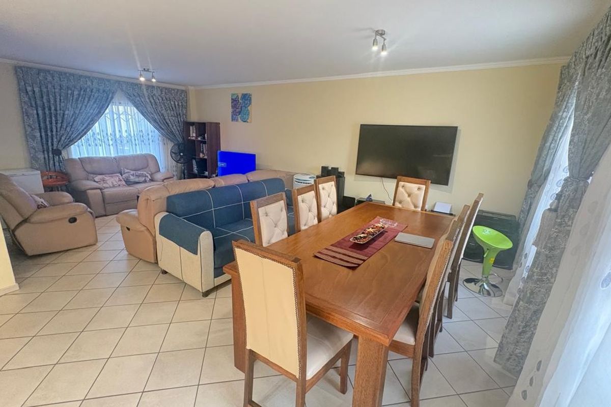 3 Bedroom House For Sale in Magaliesberg Country Estate, Amandasig, Akasia - Photo 4