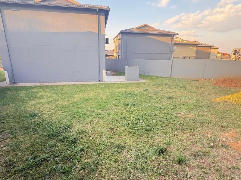 3 Bedroom House For Sale in Magaliesberg Country Estate, Amandasig, Akasia - Photo 3