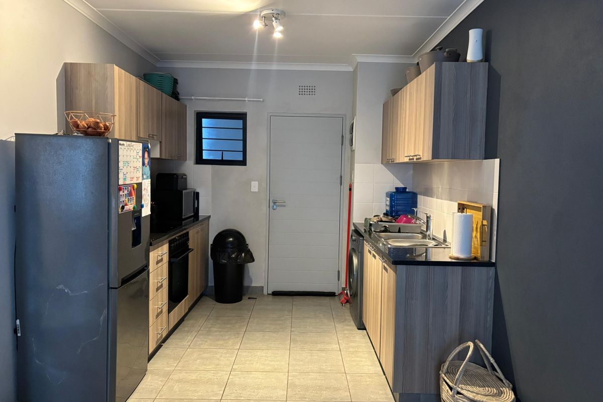 Apartment To Rent in Umbogintwini, Amanzimtoti, KwaZulu Natal - Photo 5