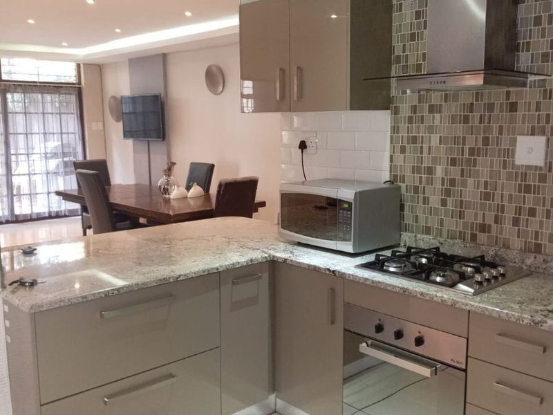 Three Bedroom Ground Floor Apartment with a Private Garden - Photo 1