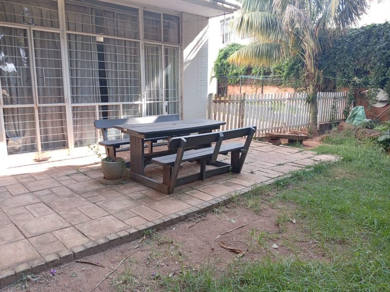 Three Bedroom Ground Floor Apartment with a Private Garden - Photo 10