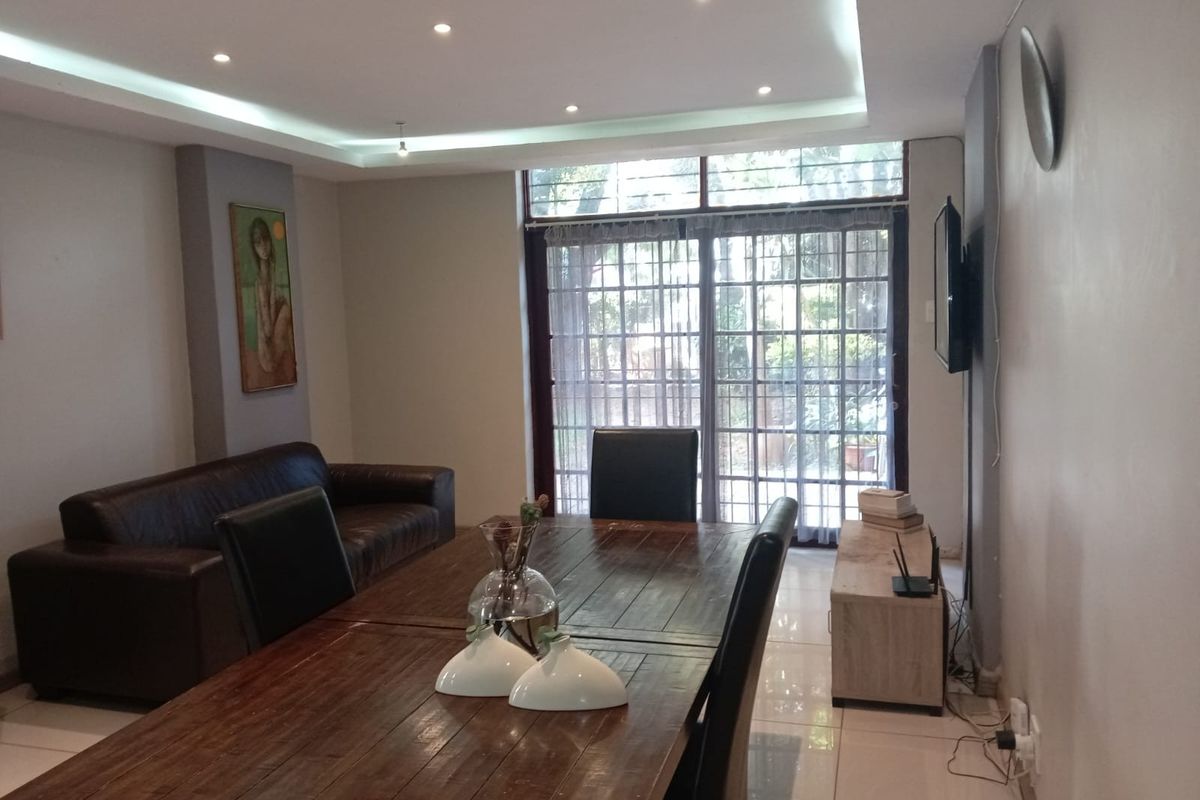 Three Bedroom Ground Floor Apartment with a Private Garden - Photo 5