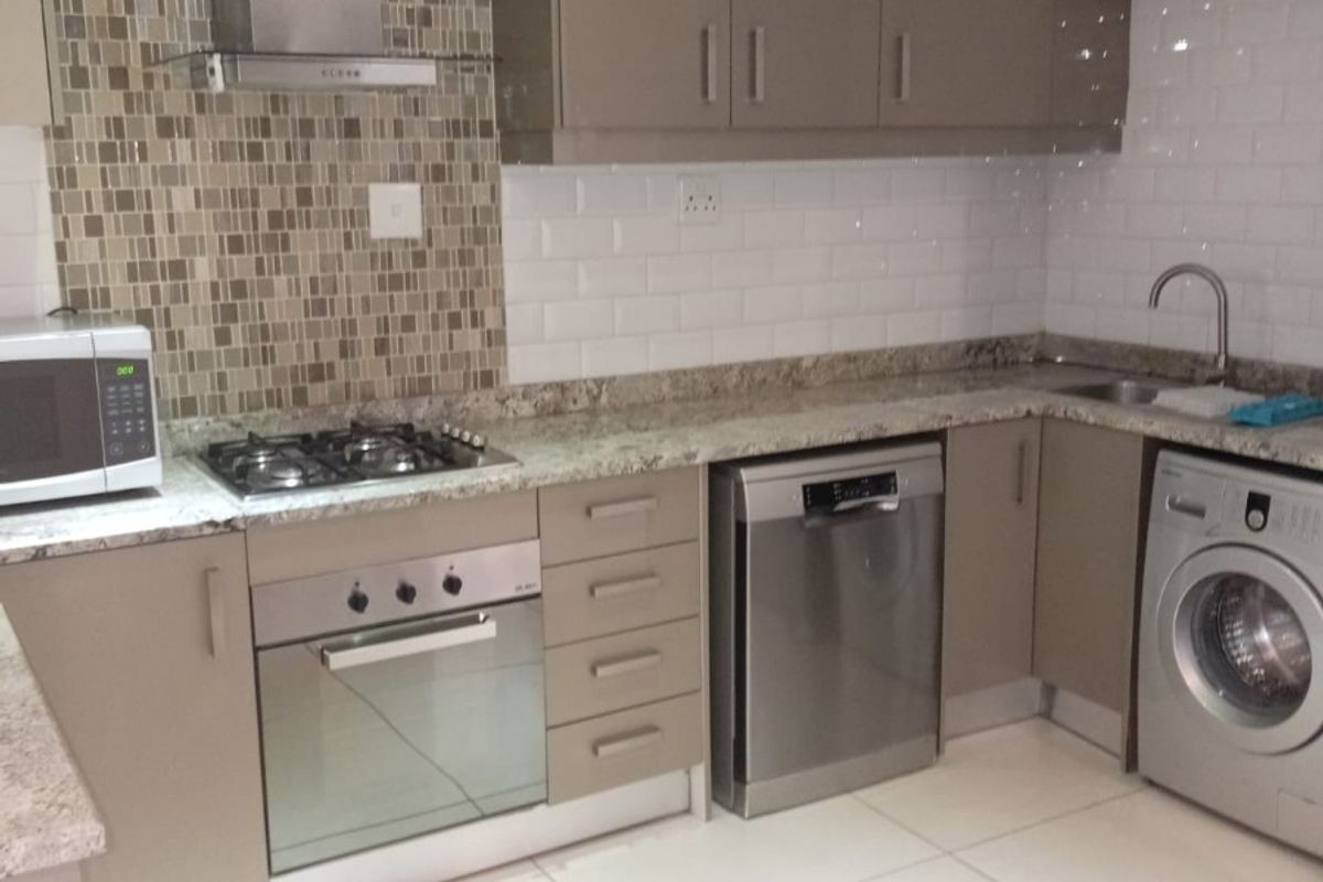 Three Bedroom Ground Floor Apartment with a Private Garden - Photo 2