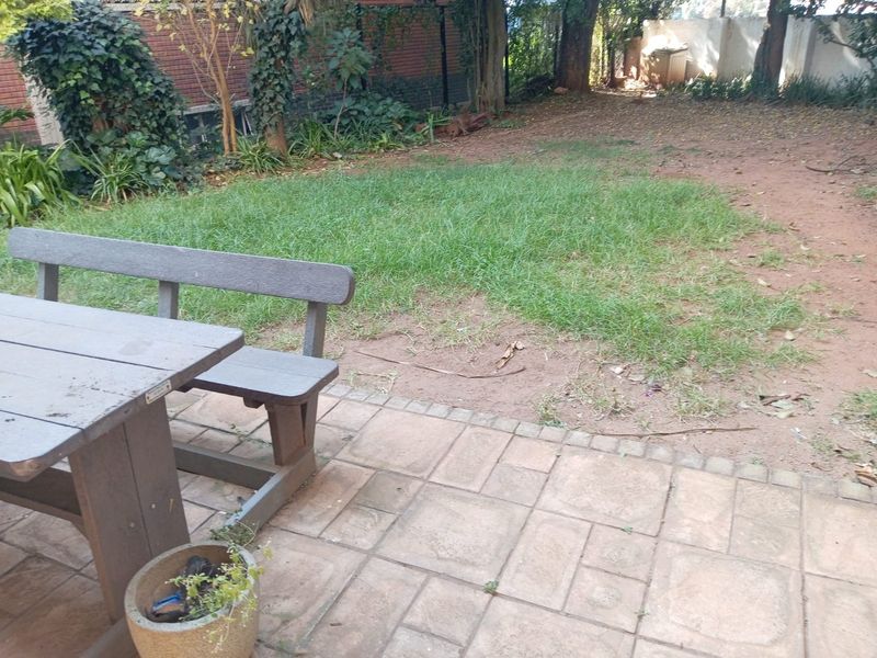 Three Bedroom Ground Floor Apartment with a Private Garden - Photo 9