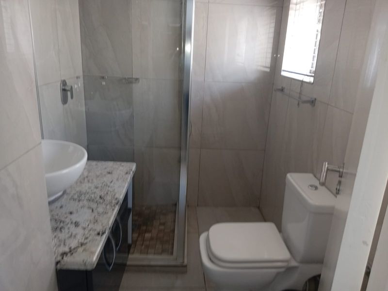 Three Bedroom Ground Floor Apartment with a Private Garden - Photo 8