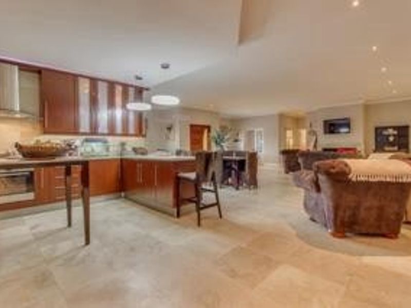 SPACIOUS 5 BEDROOM DREAM HOME IN KUILS RIVER - Photo 5