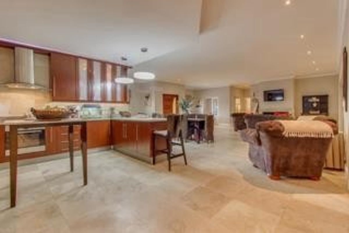 Sophisticated Estate Living at Its Finest - Photo 5