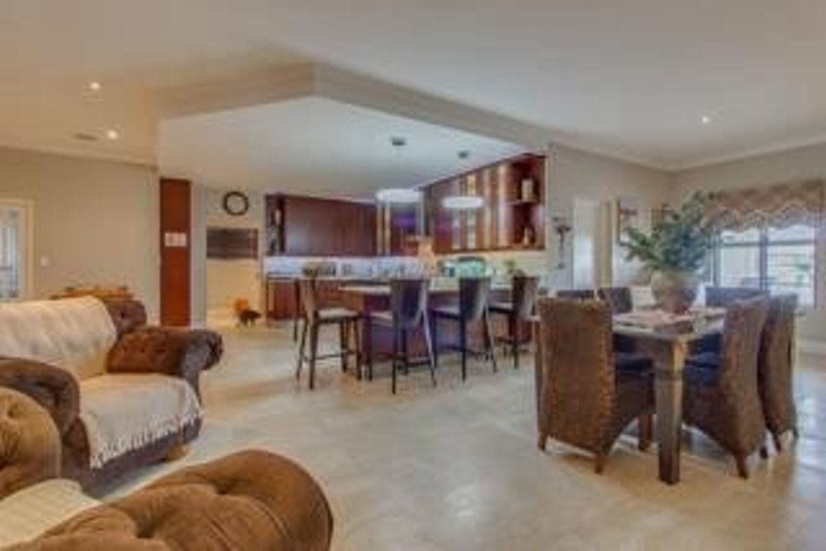 Sophisticated Estate Living at Its Finest - Photo 4