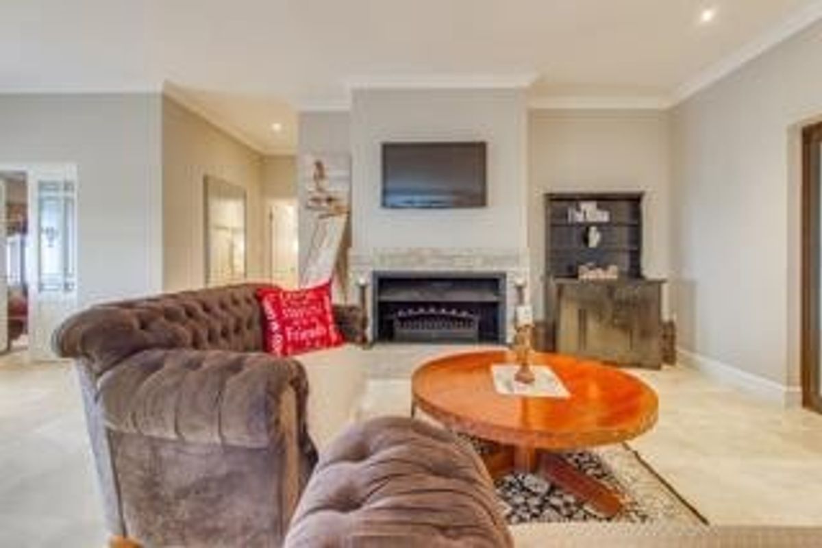 Sophisticated Estate Living at Its Finest - Photo 3