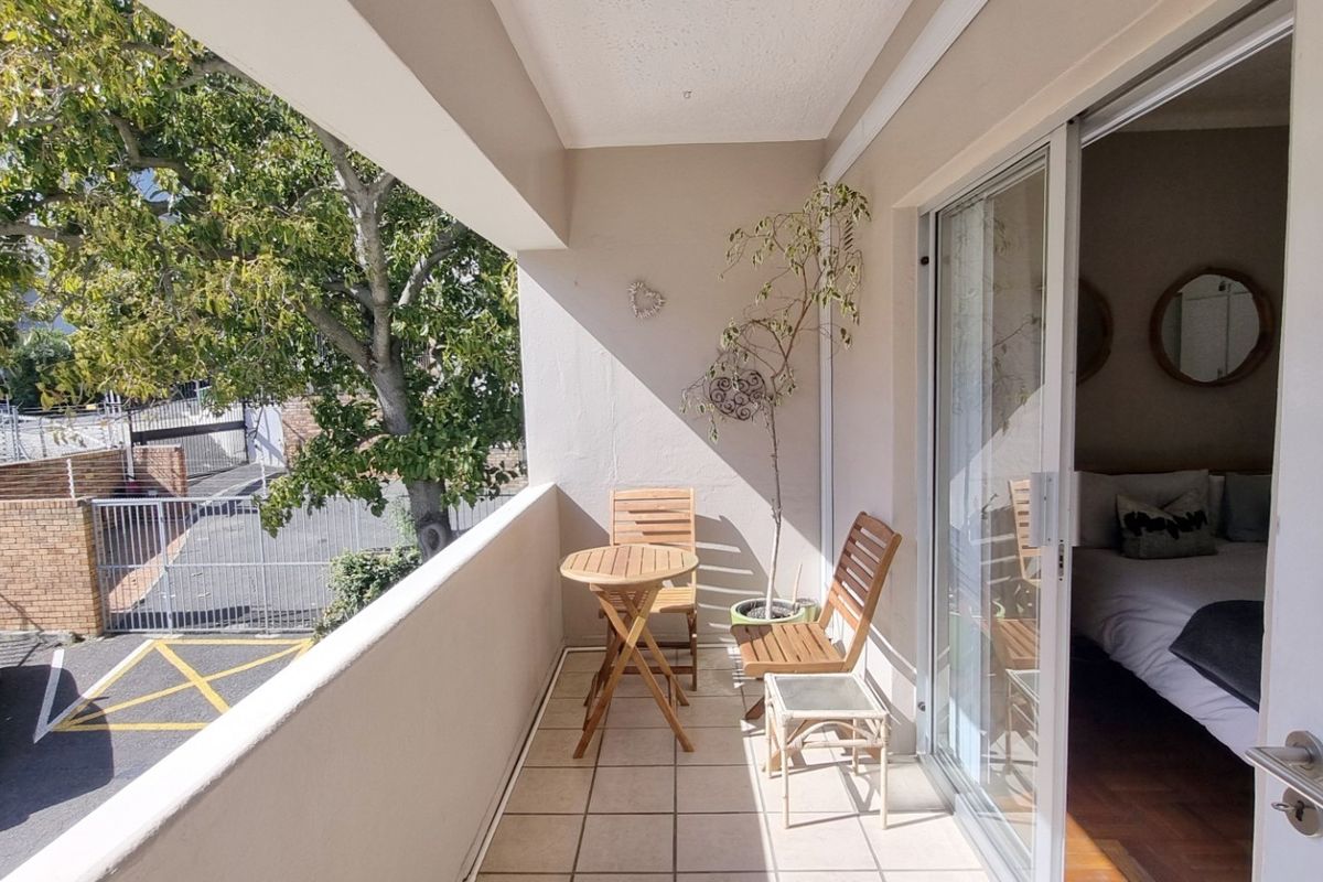 Fully Furnished 2-Bedroom Apartment - Sea Point - Photo 3