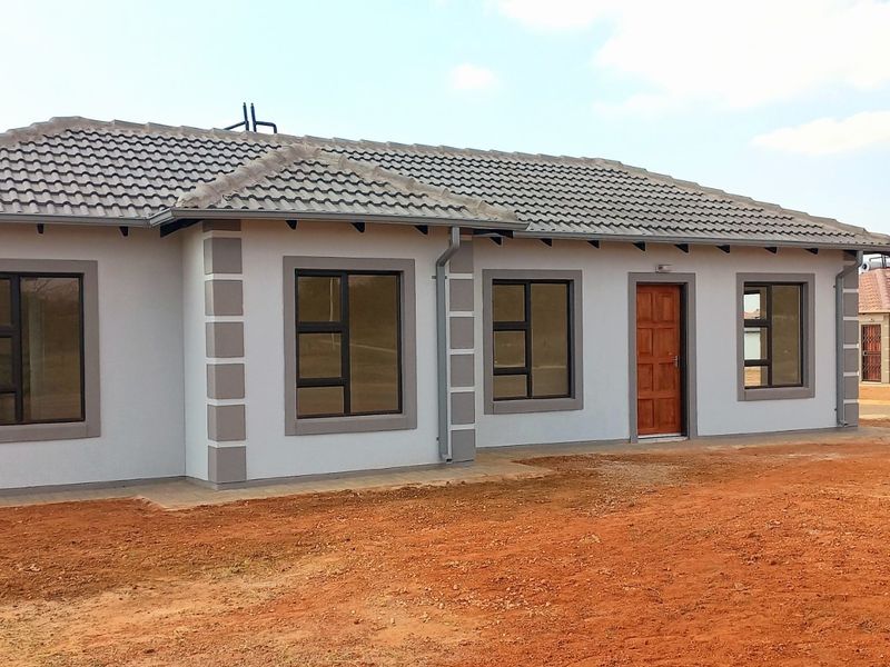 Build Your Dream Home in Orchards Park, Akasia! - Photo 1