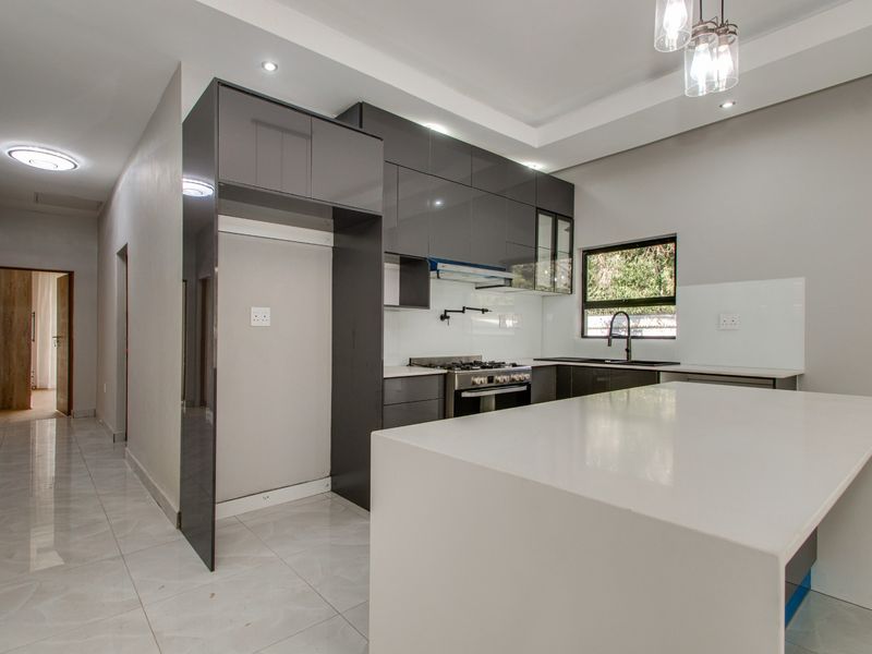 Apartment To Rent in Morningside, Sandton - Photo 3
