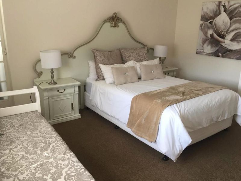 Versatile 6- bedroom Investment With Strong Rental Potential - Photo 3