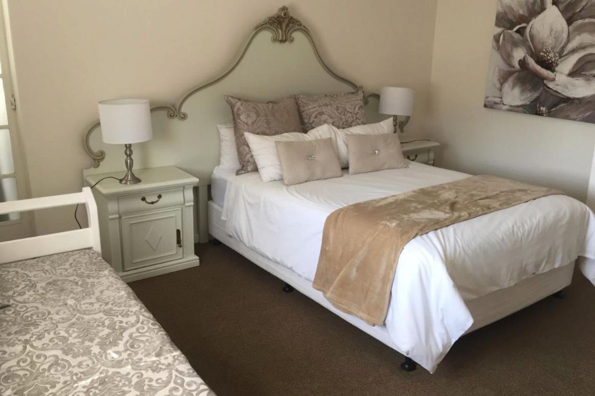 Versatile 6- bedroom Investment With Strong Rental Potential - Photo 3