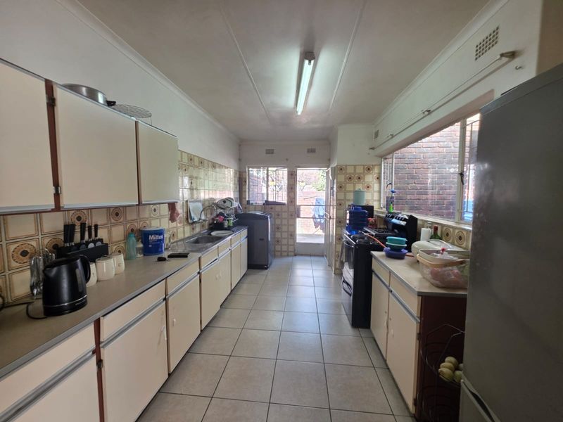 For Sale Fixer Upper 4 Bedroom Townhouse in Windsor East Windsor - Photo 5