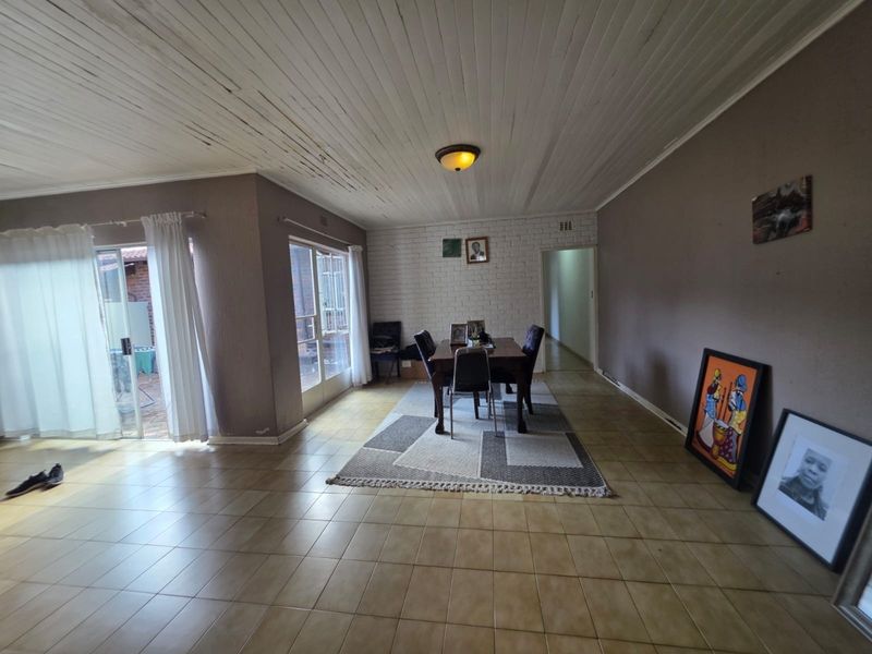 For Sale Fixer Upper 4 Bedroom Townhouse in Windsor East Windsor - Photo 3