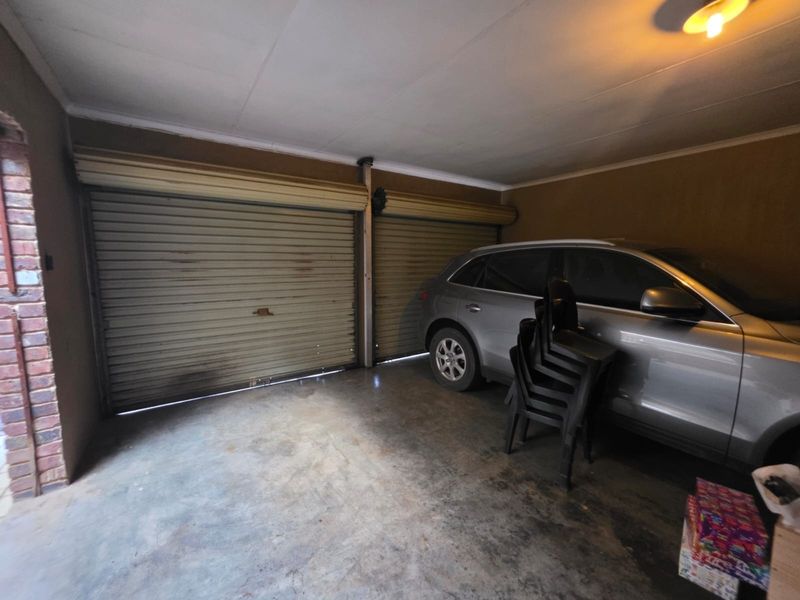 For Sale Fixer Upper 4 Bedroom Townhouse in Windsor East Windsor - Photo 2