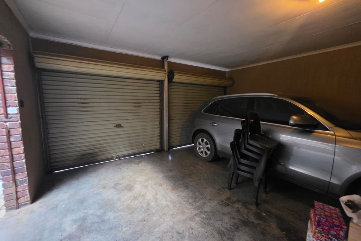 For Sale Fixer Upper 4 Bedroom Townhouse in Windsor East Windsor - Photo 2