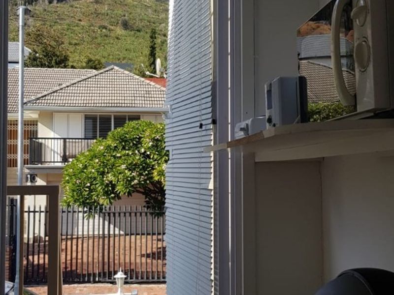 Apartment To Rent in Upper Vredehoek, Cape Town - Photo 4