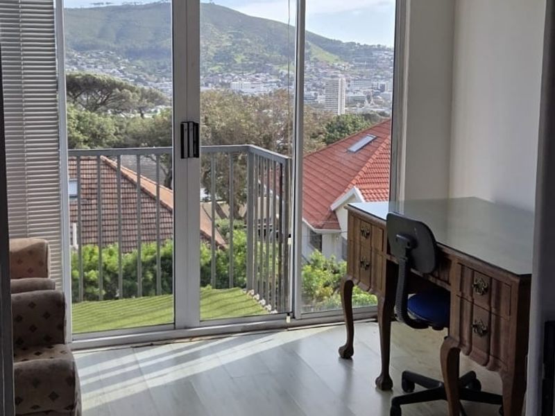 Apartment To Rent in Upper Vredehoek, Cape Town - Photo 3