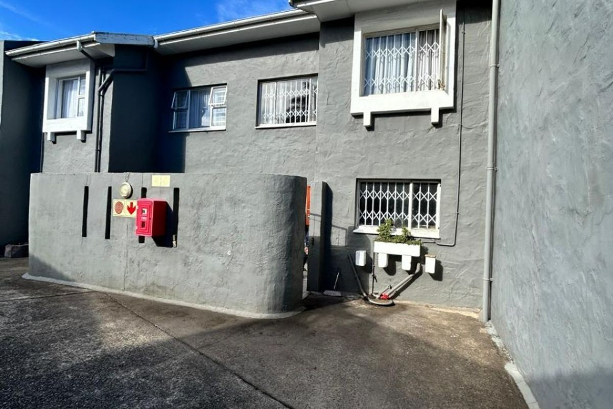 SPACIOUS DOUBLE-STOREY TOWNHOUSE IN SOUGHT-AFTER BLUE WATERS, BEACON BAY - Photo 3