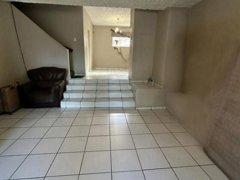 SPACIOUS DOUBLE-STOREY TOWNHOUSE IN SOUGHT-AFTER BLUE WATERS, BEACON BAY - Photo 6