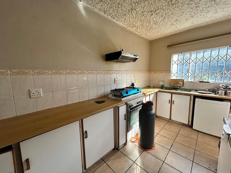 SPACIOUS DOUBLE-STOREY TOWNHOUSE IN SOUGHT-AFTER BLUE WATERS, BEACON BAY - Photo 4