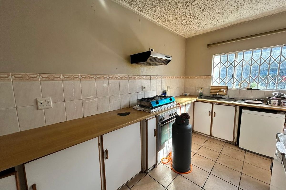 SPACIOUS DOUBLE-STOREY TOWNHOUSE IN SOUGHT-AFTER BLUE WATERS, BEACON BAY - Photo 4