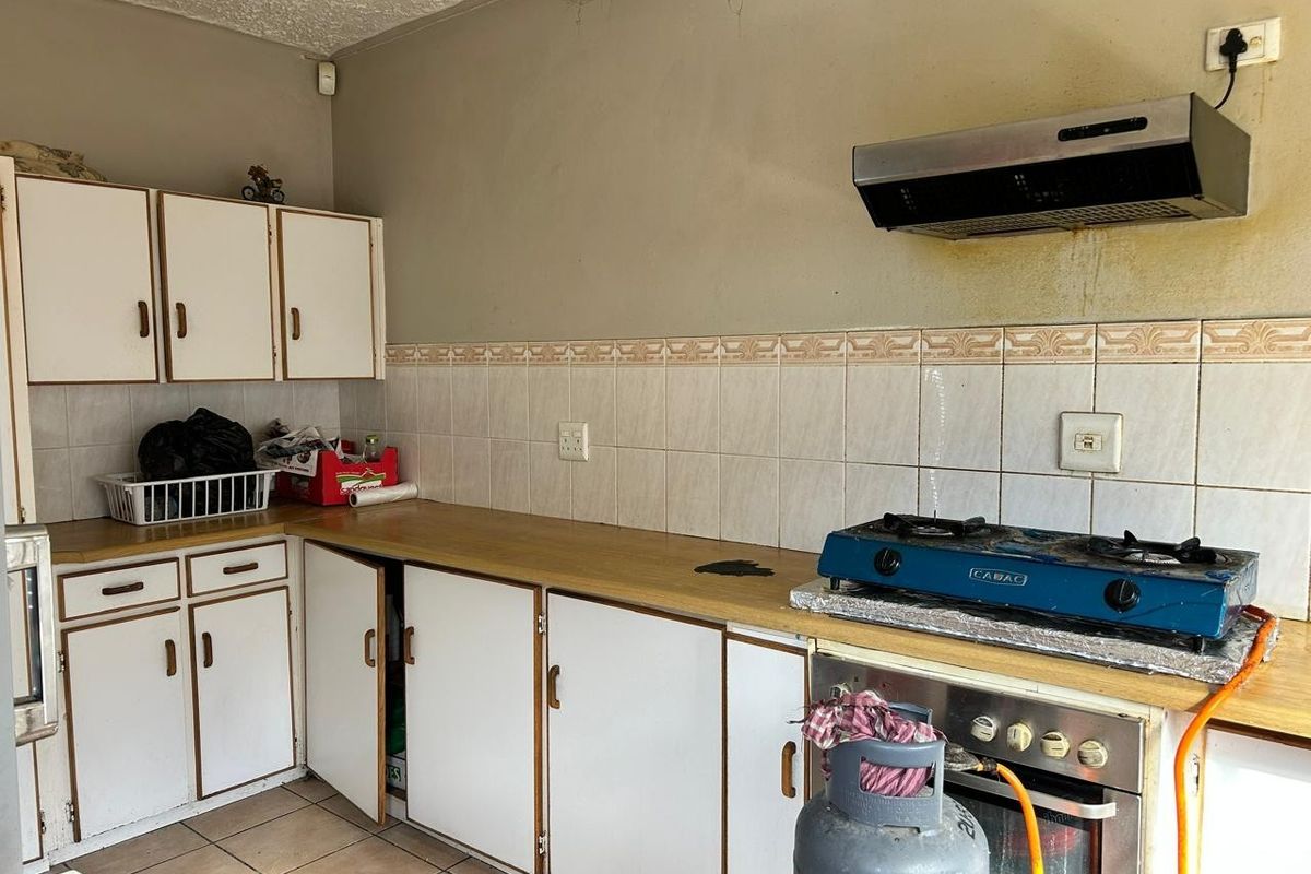 SPACIOUS DOUBLE-STOREY TOWNHOUSE IN SOUGHT-AFTER BLUE WATERS, BEACON BAY - Photo 5