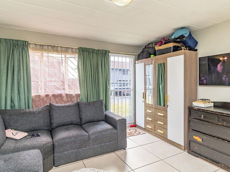 Townhouse For Sale in Glen Marais, Kempton Park - Photo 8
