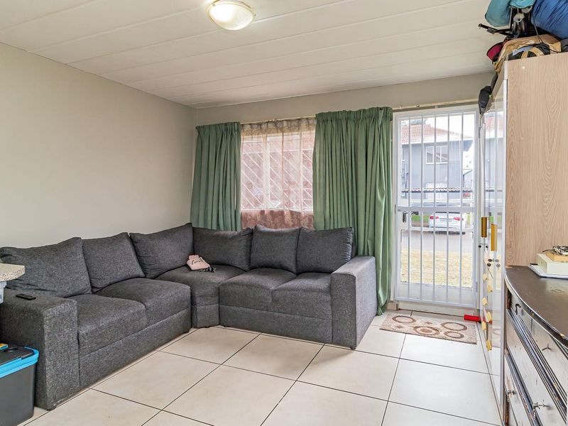 Townhouse For Sale in Glen Marais, Kempton Park - Photo 7